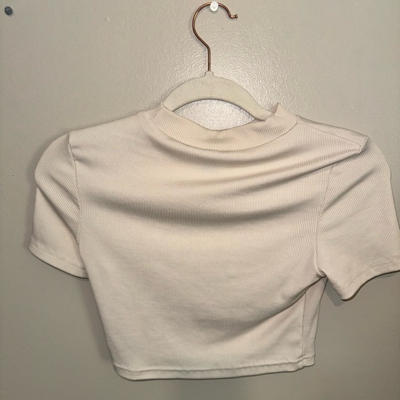 Butter fly cropped tee - Picture 3 of 3